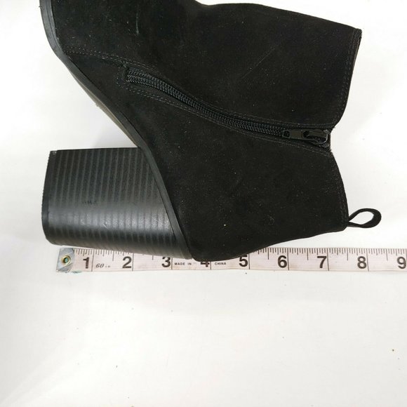 Express Womens Chelsea Faux Suede Ankle Boots 10 Black Almond Toe Zipper - Picture 8 of 10